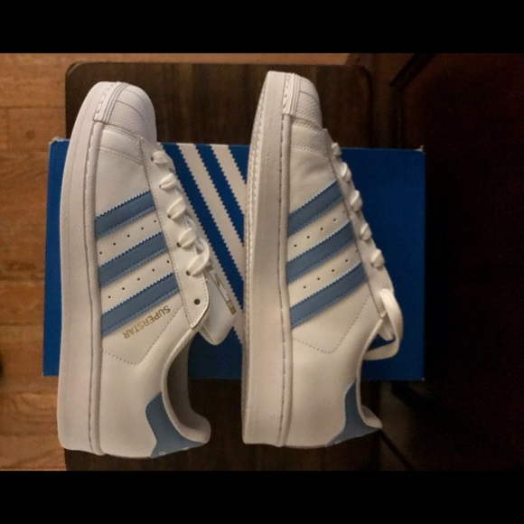 Adidas Woman’s Superstar BY3723 US 8M - Picture 2 of 6